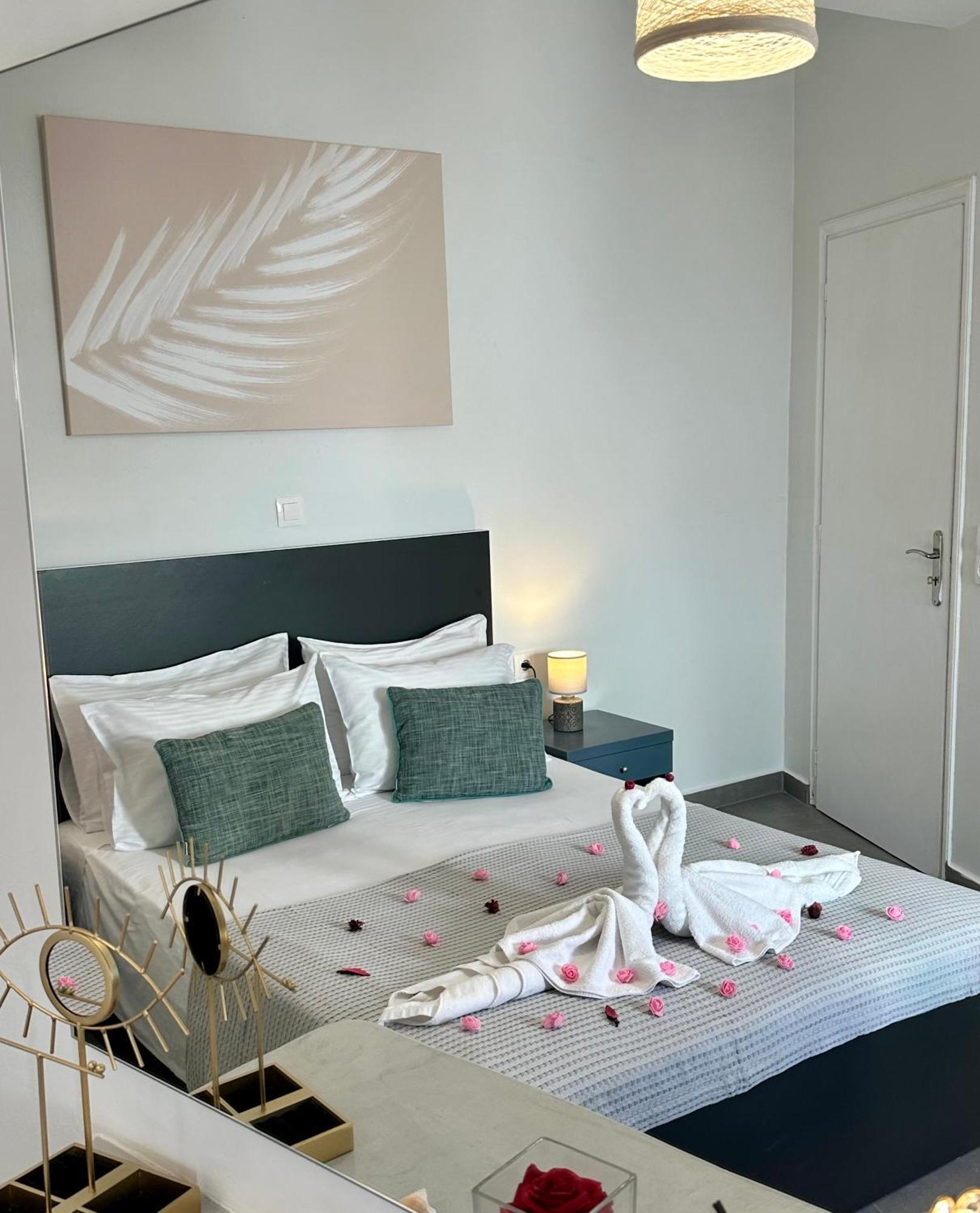 White Swallow Santorini Holiday home Vourvoulos
