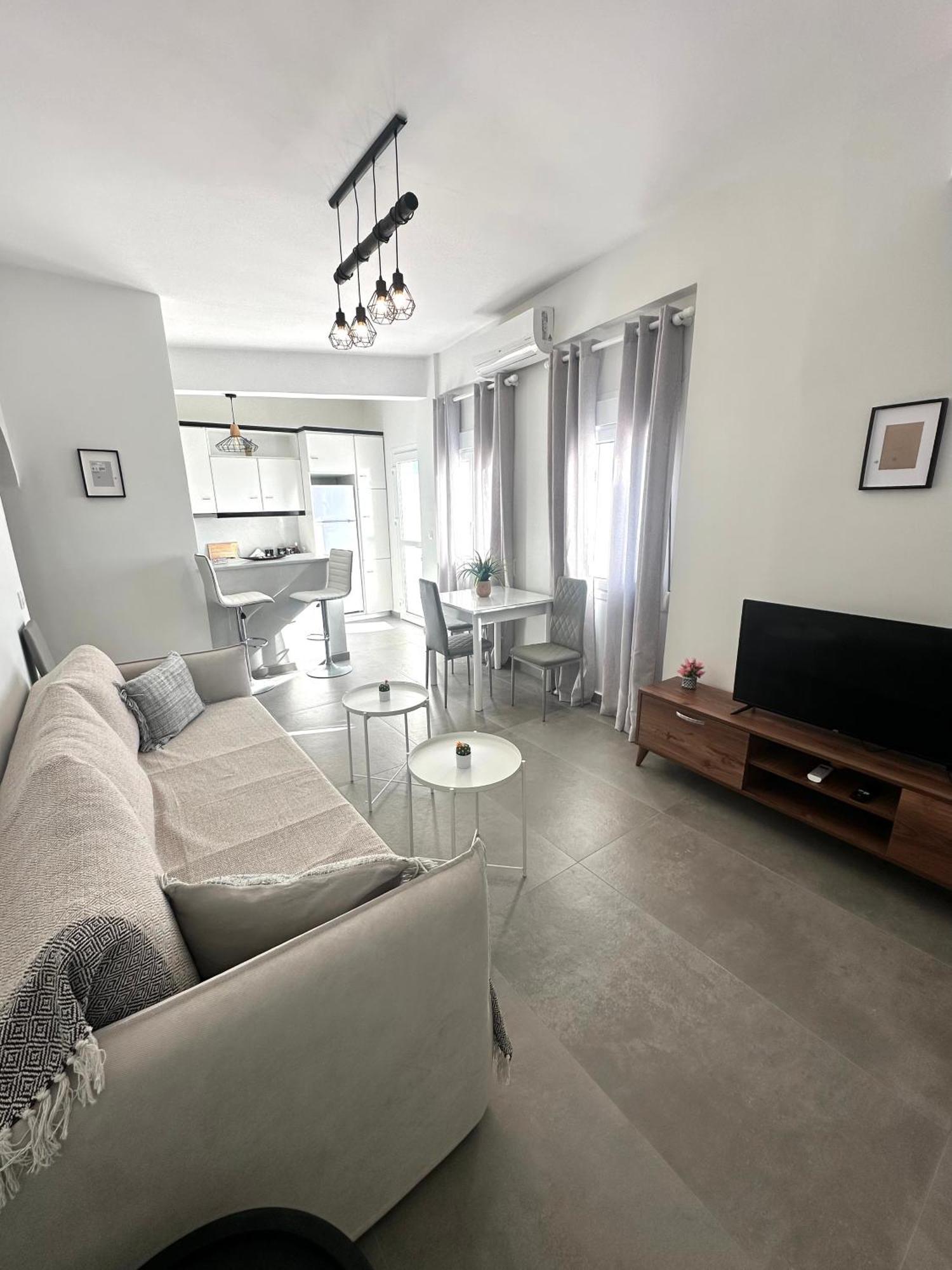 White Swallow Santorini Holiday home Vourvoulos
